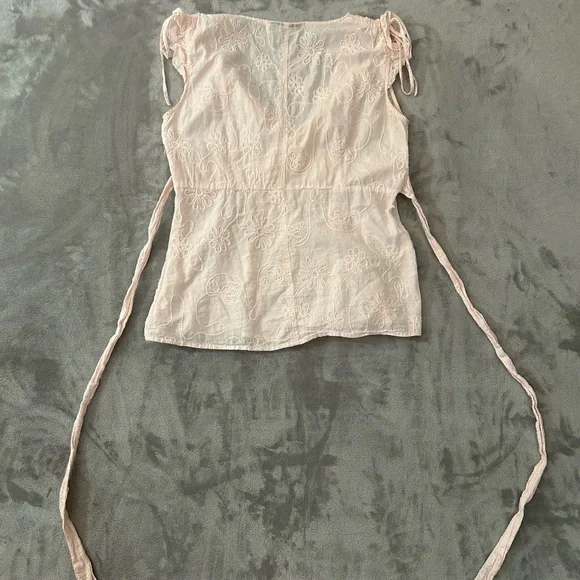 V- neck floral baby pink cap sleeve blouse - Picture 11 of 11